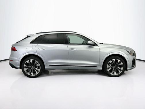 2025 Audi Q8 55 Premium Plus