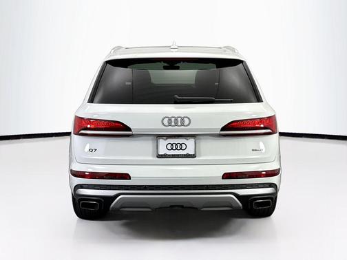 2025 Audi Q7 45 Premium Plus