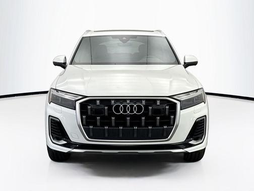 2025 Audi Q7 45 Premium Plus