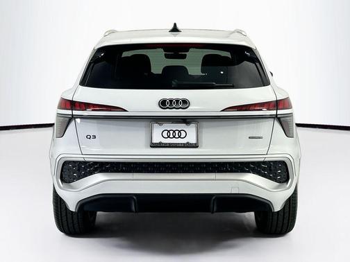Glacier White Metallic 2026 Audi Q3 TFSI quattro S tronic