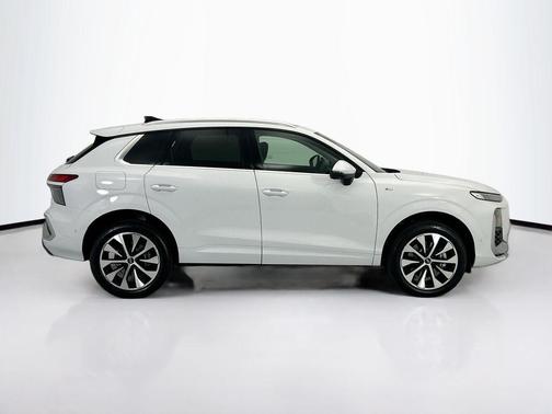 Glacier White Metallic 2026 Audi Q3 TFSI quattro S tronic