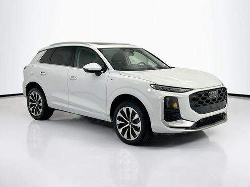 Glacier White Metallic 2026 Audi Q3 TFSI quattro S tronic