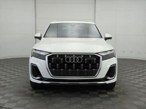 2025 Audi Q7 45 Premium Plus