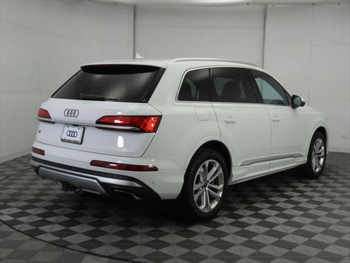 2025 Audi Q7 45 Premium Plus