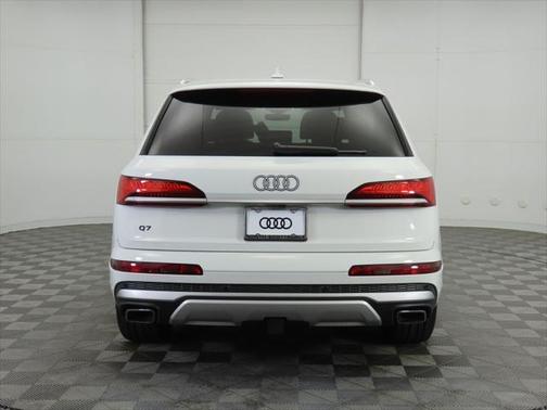 2025 Audi Q7 45 Premium Plus