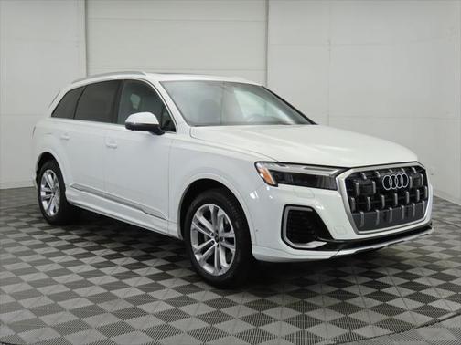 2025 Audi Q7 45 Premium Plus