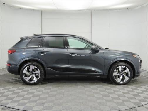 2025 Audi Q6 e-tron Premium Plus quattro