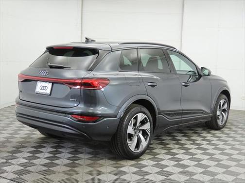 2025 Audi Q6 e-tron Premium Plus quattro