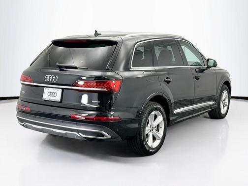 2023 Audi Q7 45 Premium Plus