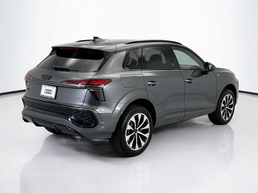 Daytona Gray Pearl Effect 2026 Audi Q3 TFSI quattro S tronic