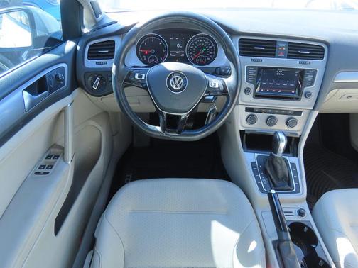 2015 Volkswagen Golf DSG TDI SE