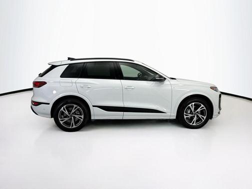 Glacier White Metallic 2027 Audi Q6 e-tron Premium