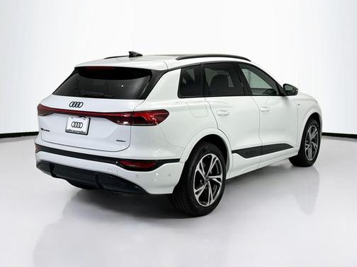 Glacier White Metallic 2027 Audi Q6 e-tron Premium