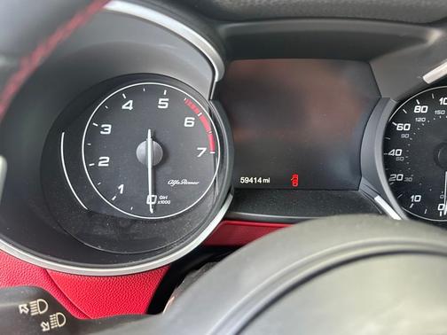 White Metallic 2021 Alfa Romeo Stelvio Base