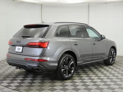 2025 Audi Q7 55 Premium Plus
