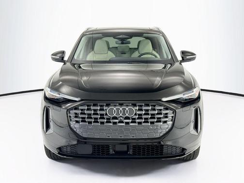 Mythos Black Metallic 2025 Audi Q5 Premium Plus TFSI quattro S tronic