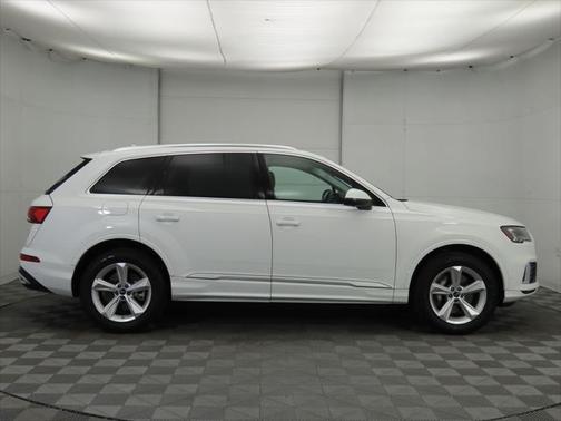 2024 Audi Q7 45 Premium Plus