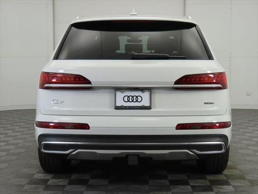 2024 Audi Q7 45 Premium Plus
