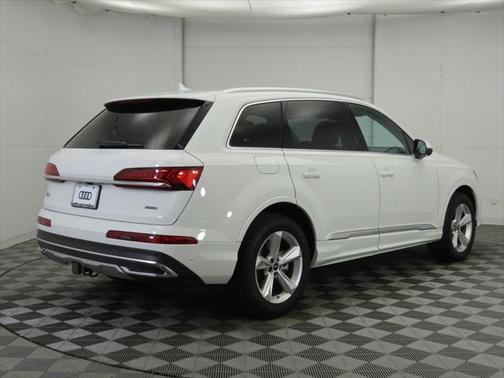 2024 Audi Q7 45 Premium Plus