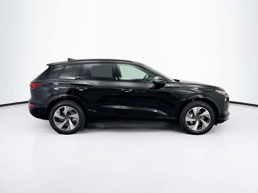 2025 Audi Q6 e-tron Premium Plus quattro