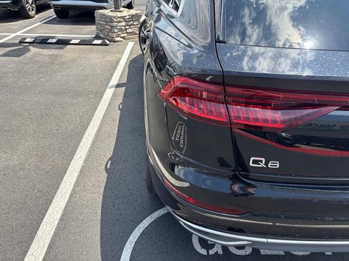 Orca Black Metallic 2019 Audi Q8 3.0T Prestige