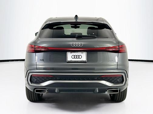Daytona Gray Pearl Effect 2026 Audi Q5 Sportback Premium Plus TFSI quattro S tronic