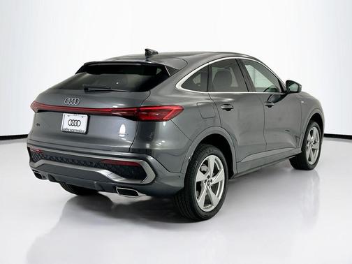 Daytona Gray Pearl Effect 2026 Audi Q5 Sportback Premium Plus TFSI quattro S tronic