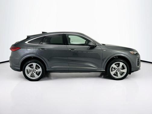 Daytona Gray Pearl Effect 2026 Audi Q5 Sportback Premium Plus TFSI quattro S tronic
