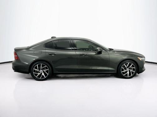 2020 Volvo S60 T5 Momentum