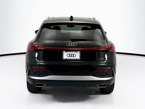 Mythos Black Metallic 2026 Audi Q5 Premium Plus TFSI quattro S tronic