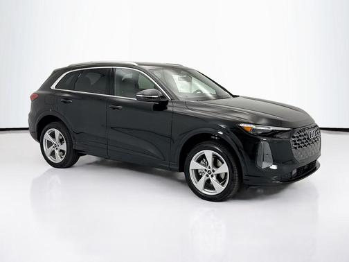 Mythos Black Metallic 2026 Audi Q5 Premium Plus TFSI quattro S tronic