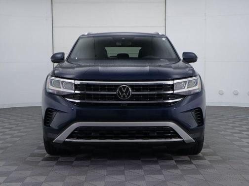 Photo 2 of 50 of 2020 Volkswagen Atlas Cross Sport 3.6L V6 SEL Premium