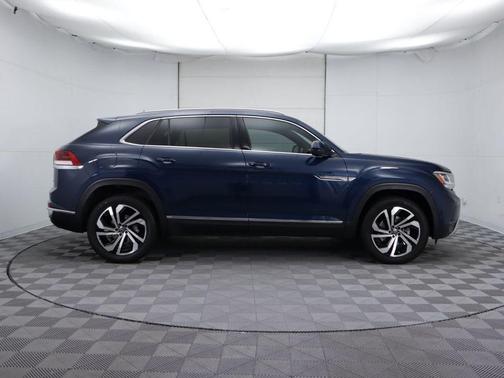 Photo 4 of 50 of 2020 Volkswagen Atlas Cross Sport 3.6L V6 SEL Premium