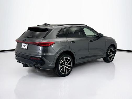 Daytona Gray Pearl Effect 2026 Audi Q5 Premium Plus TFSI quattro S tronic