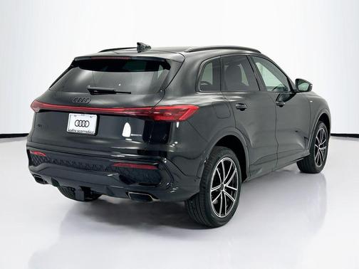 Mythos Black Metallic 2026 Audi Q5 Premium Plus TFSI quattro S tronic