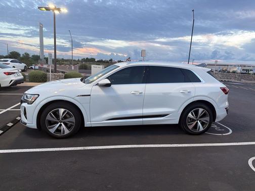 Glacier White 2024 Audi Q8 e-tron Premium
