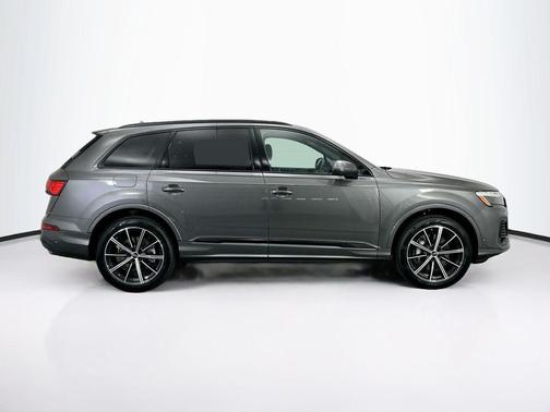 2025 Audi Q7 45 Premium Plus
