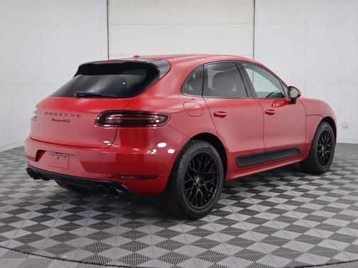Photo 5 of 50 of 2017 Porsche Macan GTS