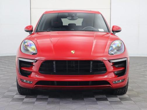 Photo 2 of 50 of 2017 Porsche Macan GTS