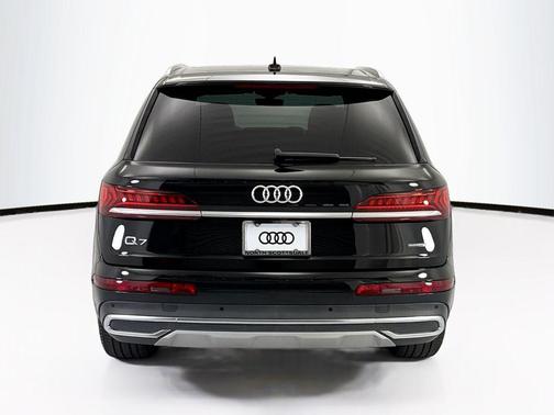 Mythos Black Metallic 2023 Audi Q7 55 Premium Plus