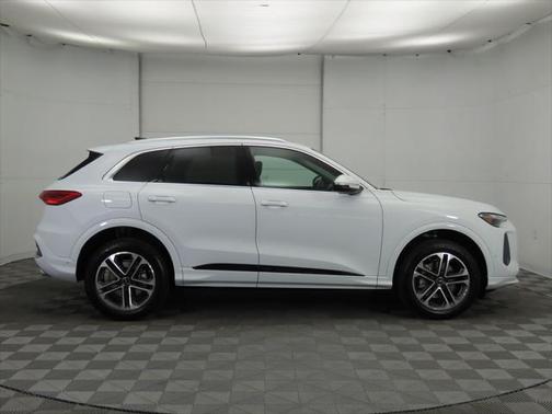 2025 Audi Q5 Premium