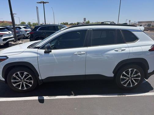 Pearl 2025 Toyota Corolla Cross XLE