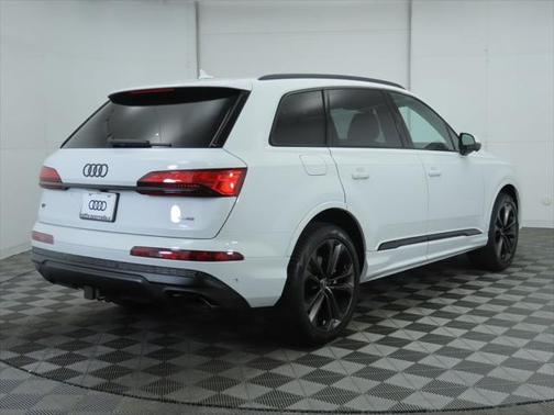 2025 Audi Q7 55 Premium Plus
