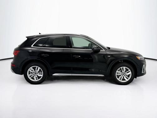 Mythos Black Metallic 2023 Audi Q5 45 S line Premium