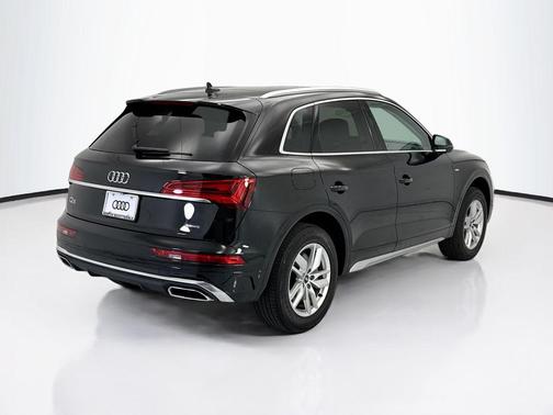 Mythos Black Metallic 2023 Audi Q5 45 S line Premium
