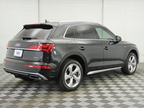 2022 Audi Q5 45 S line Prestige