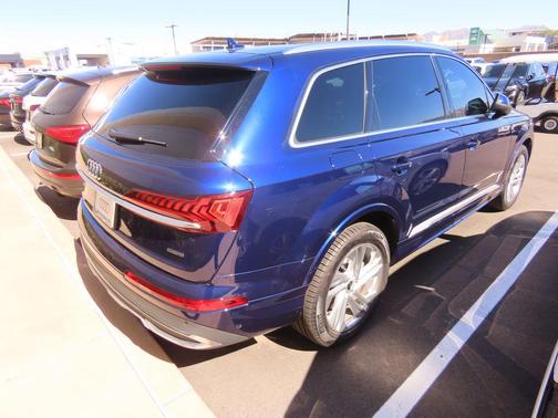 2022 Audi Q7 55 Premium Plus
