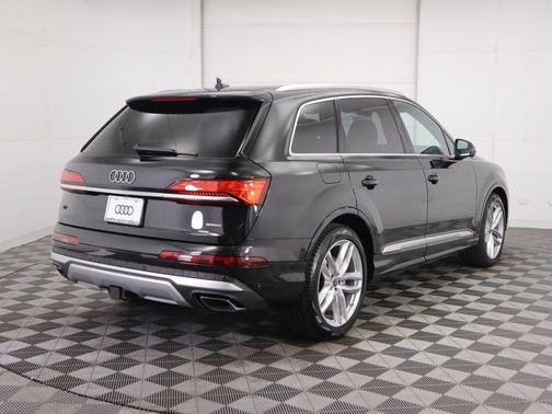 2025 Audi Q7 55 Premium Plus