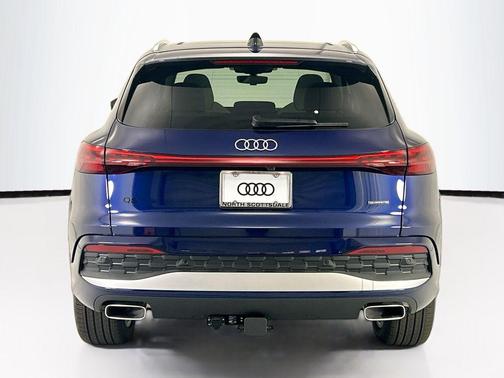 Navarra Blue Metallic 2026 Audi Q5 Premium Plus TFSI quattro S tronic