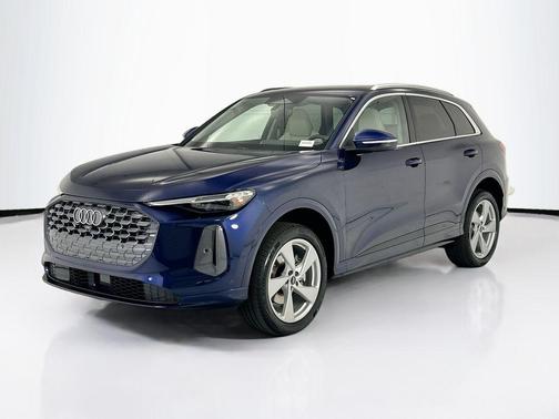 Navarra Blue Metallic 2026 Audi Q5 Premium Plus TFSI quattro S tronic